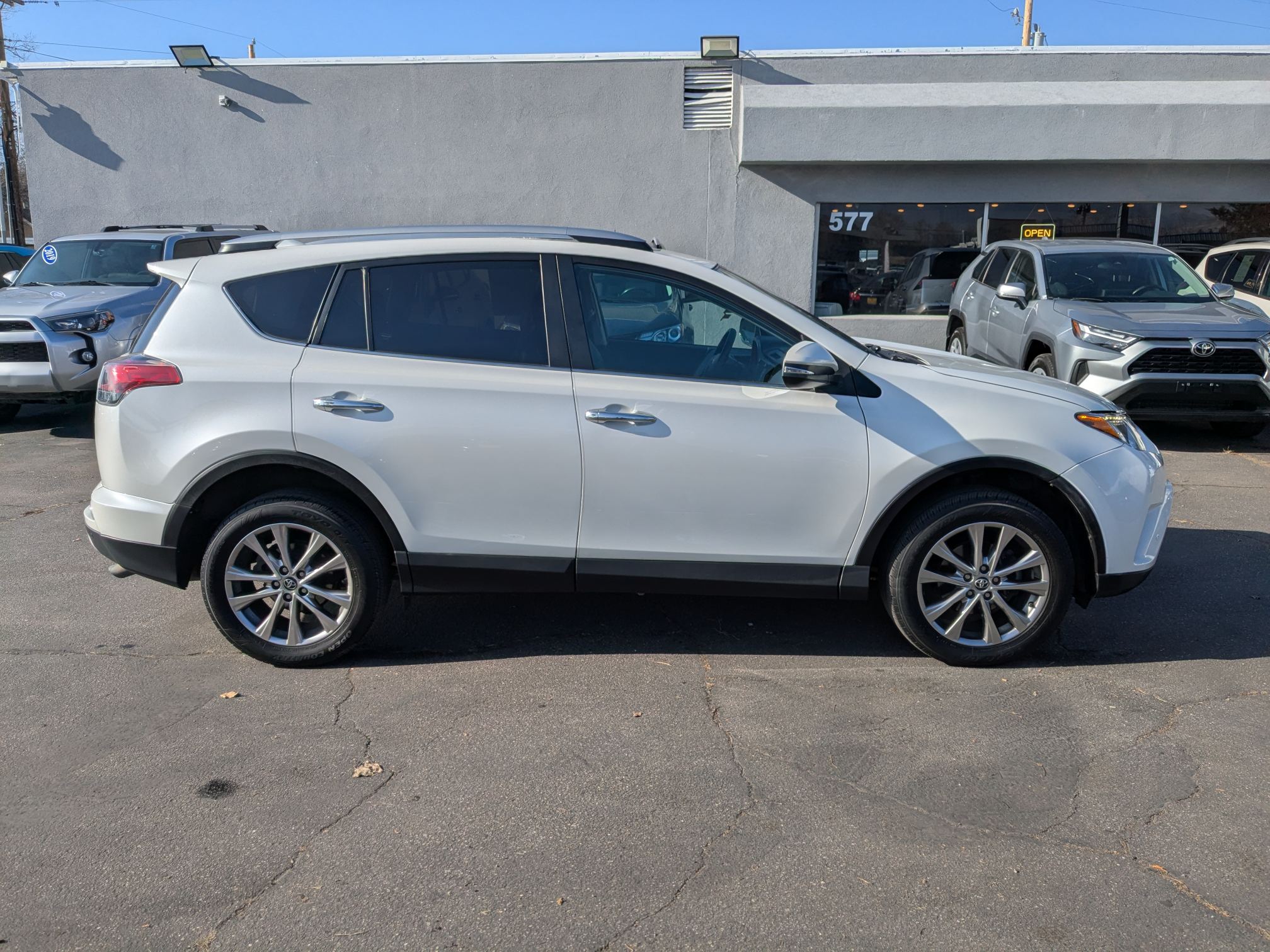 2017 Toyota RAV4 Limited - Photo 9