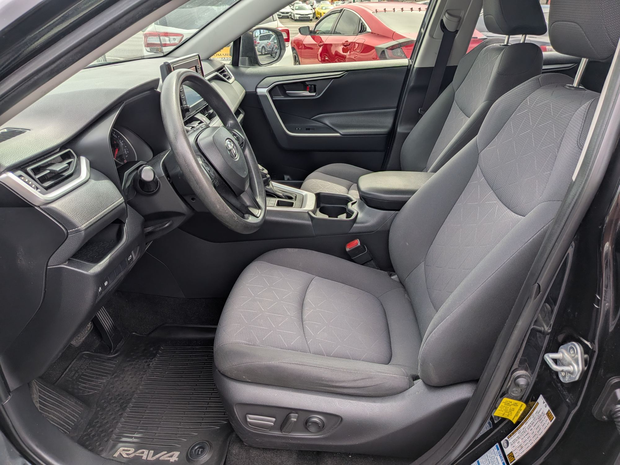 2019 Toyota RAV4 XLE - Photo 12