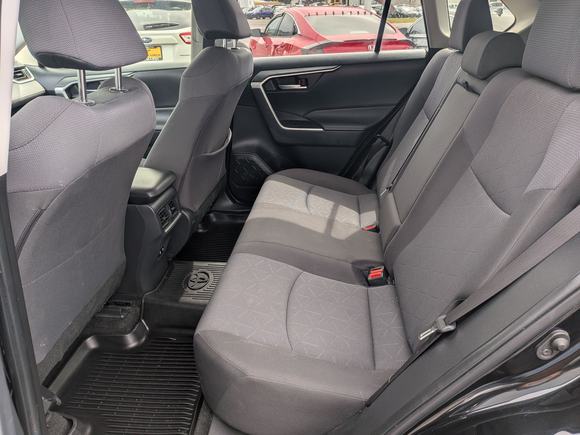 2019 Toyota RAV4 XLE - Photo 18